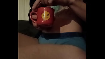 Bonjour mes coquins je vous offre le café et je vous laisse un petit message