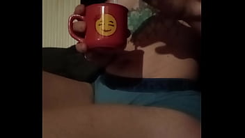 Bonjour mes coquins je vous offre le café et je vous laisse un petit message