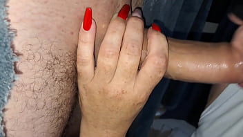 Aline não perde tempo quando o pau é grande ela não aguenta ficar só no boquete