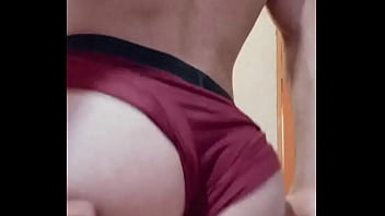 Rebotando mis nalgas de twink