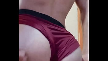 Rebotando mis nalgas de twink