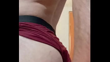 Rebotando mis nalgas de twink