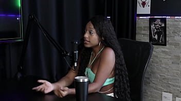 Já Fez Várias Menage A Personalidade Lhe Atrai Estranhou Porque Não Estava Sendo Comida Disse Como Começou Vicky Menage Sheer Red thumbnail
