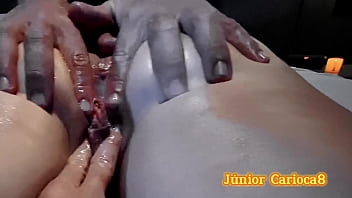 Enchemos a cara da loirinha de porra