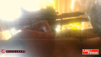 Kassandra comienza a enseñar todo lo bonito que tiene y dan ganas de chuparle todo