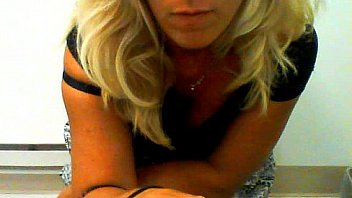 Horny milf masturbates again