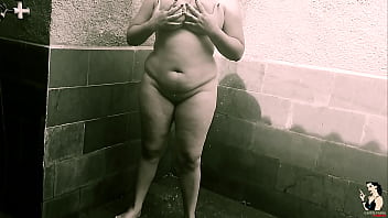 Trailer lays lopes refreshing morning shower ends in masturbation