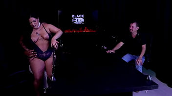 Levou uma surra de bunda da morena mas pediu arrego então pediu pro apresentador que a deixou de peitos de fora carlos urach watch sheer red Levou uma surra de bunda da morena mas pediu arrego então pediu pro apresentador que a deixou de peitos de fora carlos urach watch sheer red