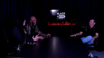 Levou uma surra de bunda da morena mas pediu arrego então pediu pro apresentador que a deixou de peitos de fora carlos urach watch sheer red