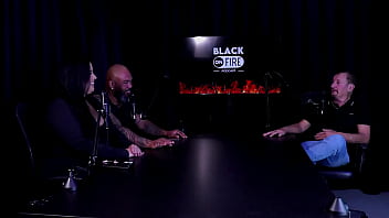 Levou uma surra de bunda da morena mas pediu arrego então pediu pro apresentador que a deixou de peitos de fora carlos urach watch sheer red