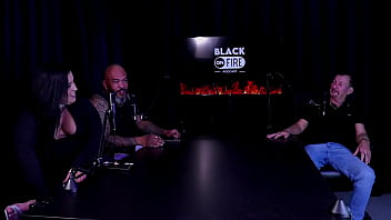 Levou uma surra de bunda da morena mas pediu arrego então pediu pro apresentador que a deixou de peitos de fora carlos urach watch sheer red