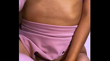 Se escapa de la escuela y me invita a follar pero me pide que pague el motel