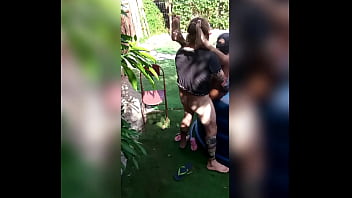 Linda sapeca molhada ninfeta