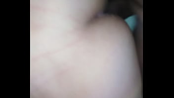 Me lo mueve mientras se lo meto Me lo mueve mientras se lo meto