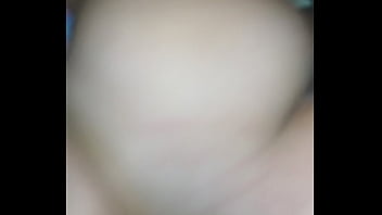 Me lo mueve mientras se lo meto