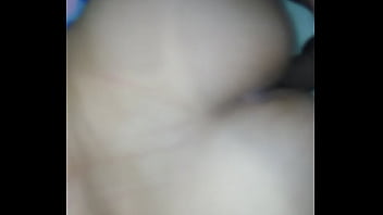 Me lo mueve mientras se lo meto