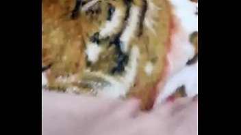 Amiga tocando siririca