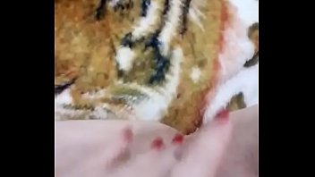 Amiga tocando siririca