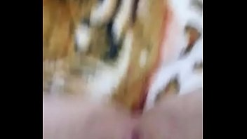 Amiga tocando siririca