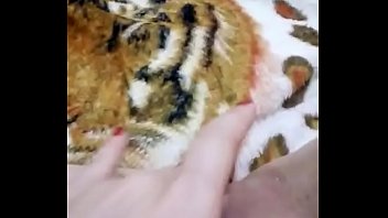 Amiga tocando siririca