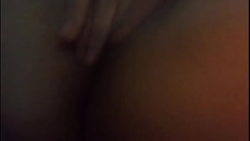 Novinha brasileira batendo siririca