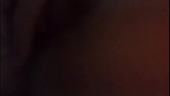 Novinha brasileira batendo siririca