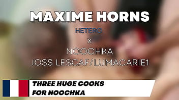 Noochka a toujours rêvé d’être prise par plusieurs hommes cette fois on a exaucé tous ses fantasmes au le ch