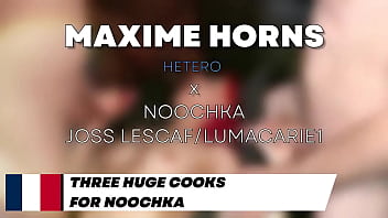 Noochka a toujours rêvé d’être prise par plusieurs hommes cette fois on a exaucé tous ses fantasmes au le ch