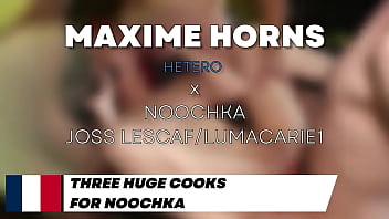 Noochka a toujours rêvé d’être prise par plusieurs hommes cette fois on a exaucé tous ses fantasmes au le ch