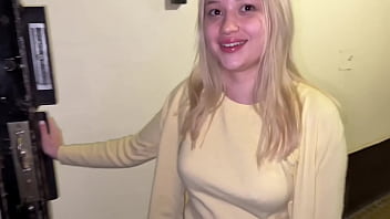 I fuck my teen blonde neighbor while i was on vacation