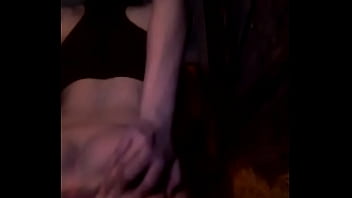 Chibola mostrando el ano