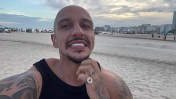 Conheci 2 gostosas na praia de copacabana e chamei pro abate