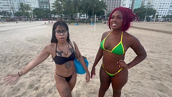 Conheci 2 gostosas na praia de copacabana e chamei pro abate