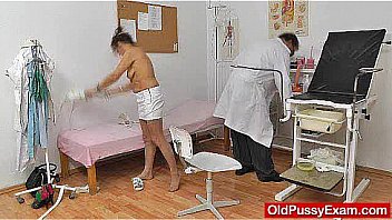 Redhead mama vagina physician role play