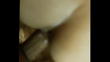 Mi cuñada la encuentro masturbandoce y le ayudo teniendo sexo casero alocado