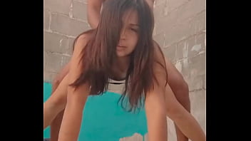 Cogiendo con el albañil en corto