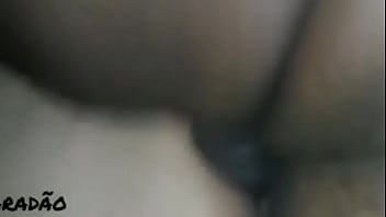 Enchendo a xoxota da puta de porra