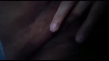 Aprovecho que estoy sola para meterme los dedos