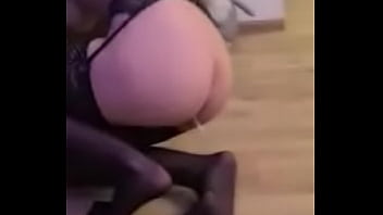 Ewelina is having anal fun at home