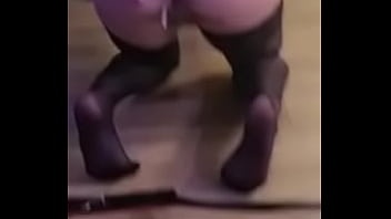 Ewelina is having anal fun at home