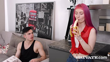 Alien fox prefers cock to bananas