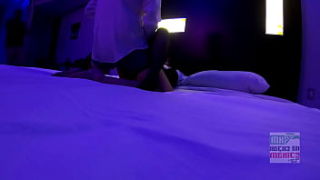 La secretaria cuckold follando frente a su marido 2