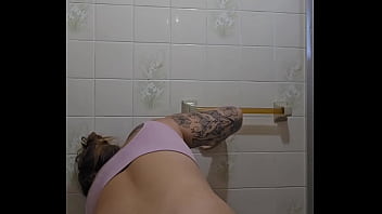 Mijando de tanto tesão vou mijar desse jeito em voce