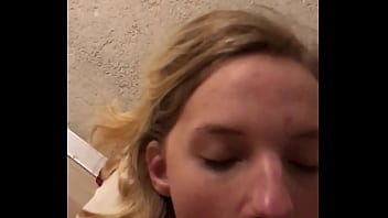 Kleine hure bekommt sahne