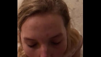 Kleine hure bekommt sahne