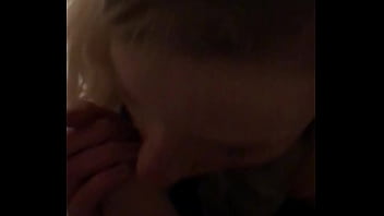 Kleine hure bekommt sahne