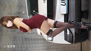 性感美腿车展妹