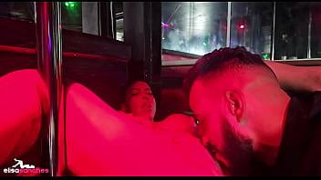 Só tinha uma unica pessoa na casa onde eu estava dançando e eu nunca esperei que ela fosse me foder tão gostoso