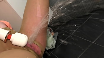 Very very strong pee stream on the wall in pantyhose and high heels