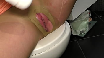 Very very strong pee stream on the wall in pantyhose and high heels